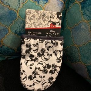 Disney Mickey Mouse Oven Mitt NEW